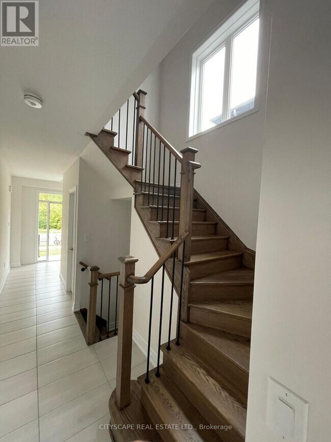 Photo - 9249 White Oak Ave