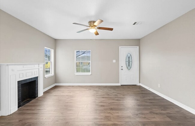 Photo - 5244 Leeland St