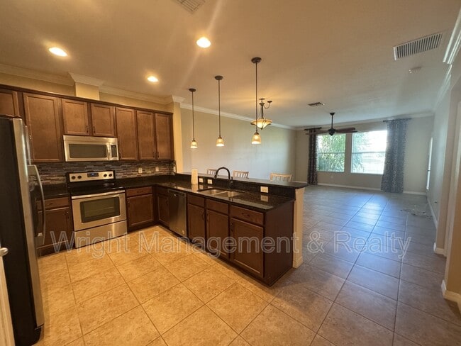 2215 Parrot Fish Dr