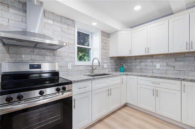 Photo - 152 Tuckerman Ave