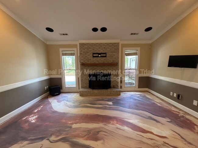Photo - 916 Spring Hill Ct