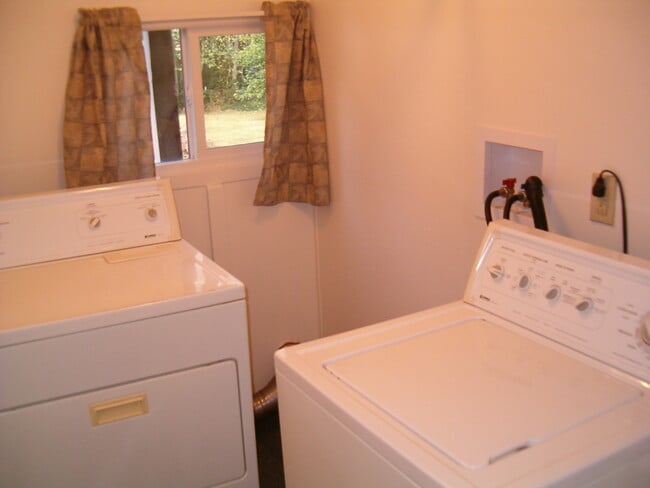 Photo - 4108 Harris Rd SE