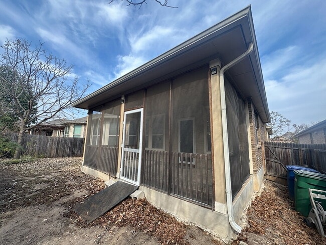 Photo - 1722 Cedric Ln