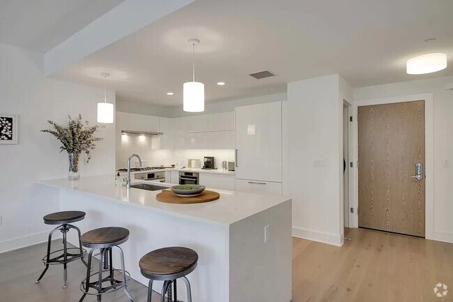 Building Photo - 9 Ave At Port Imperial Unit 925 Rental