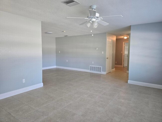 Photo - 580 Wendell Rd