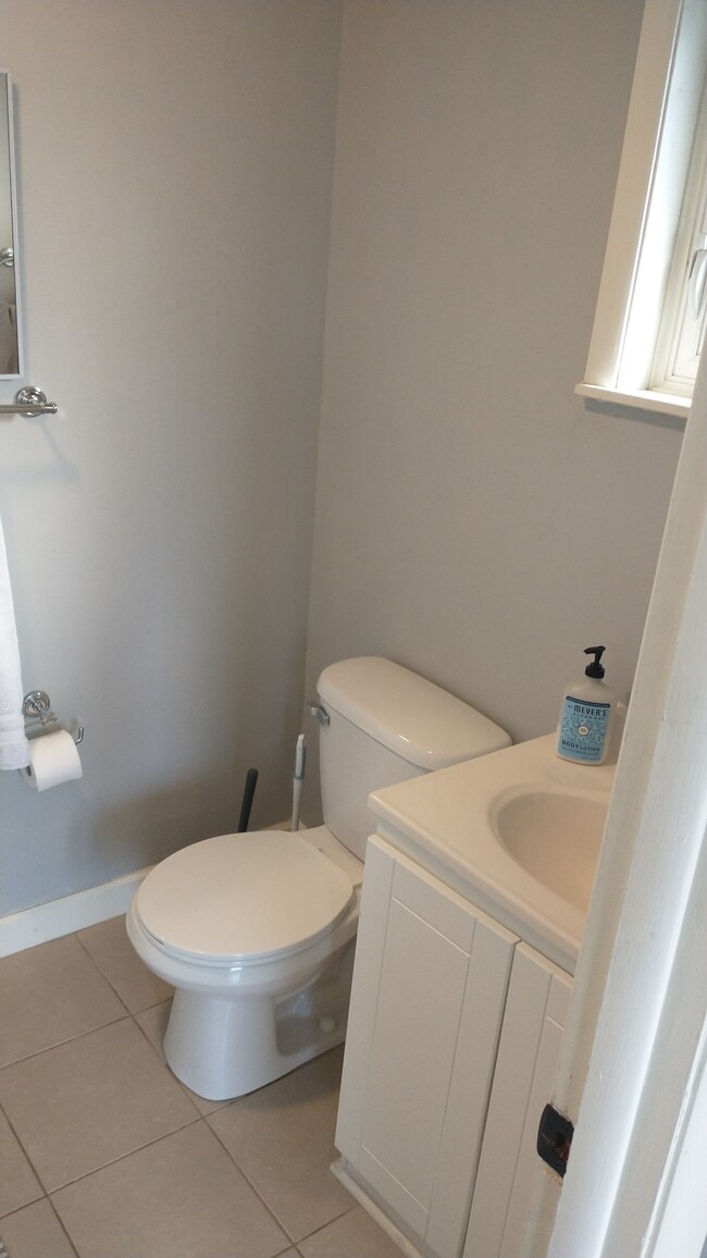 full bath - 617 Delles Rd Unit B
