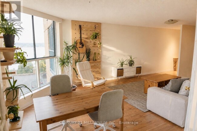 Photo - 140 Dunlop St E Unit 510