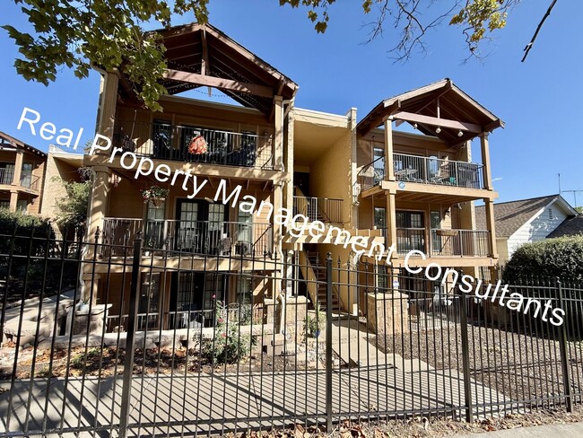 Building Photo - 2 Beth 2 Bath West Plaza Urban Oasis Unit 109 Rental