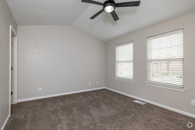 3BR, 2BA - 1350 SF