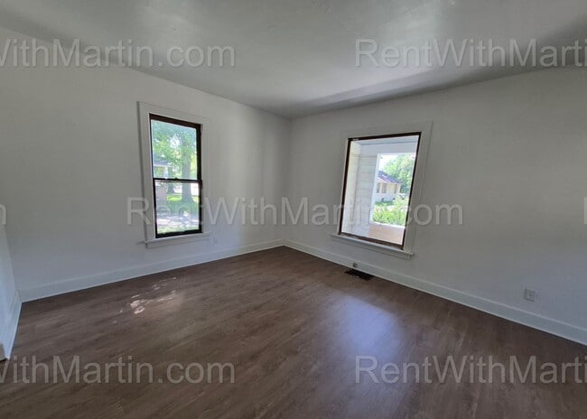 Photo - 824 Logan Ave