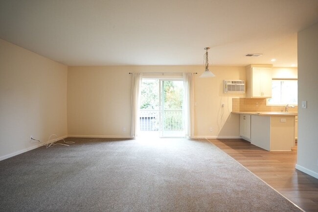 1130-1136 Laurel Street