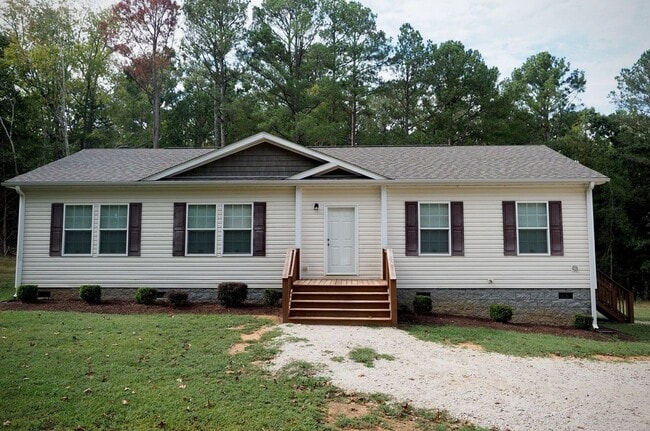 Building Photo - Charming Country Three-Bedroom Two-Bathroo...