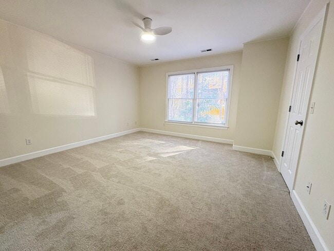 Photo - Fabulous 3 Br Townhome For Rent