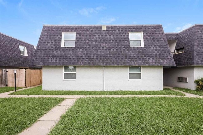 Building Photo - 2111 NW Lindy Ave