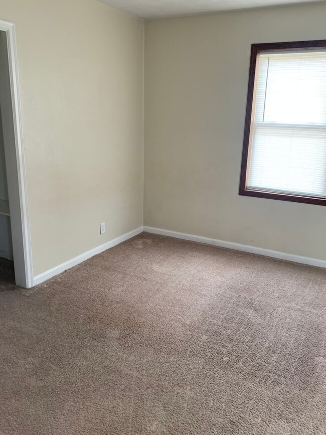 Photo - Spacious 3 Bedroom, 2 Bathroom Home near A...