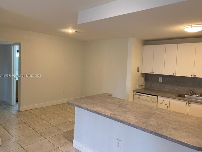 Building Photo - 7901 SW 104th St Unit 214H-214H Rental