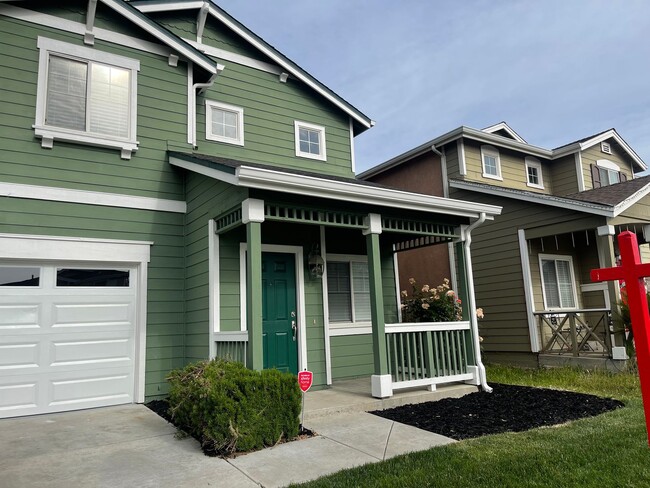 Photo - Beautiful 4 Bedroom 3 Bathroom with a pool