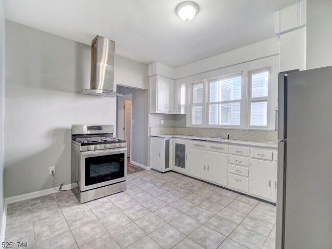 Photo - 261 Parker St