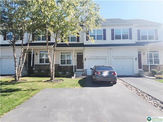 Photo - 972 King Way