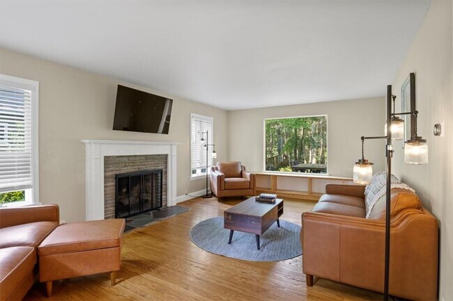 485 Oakridge Dr