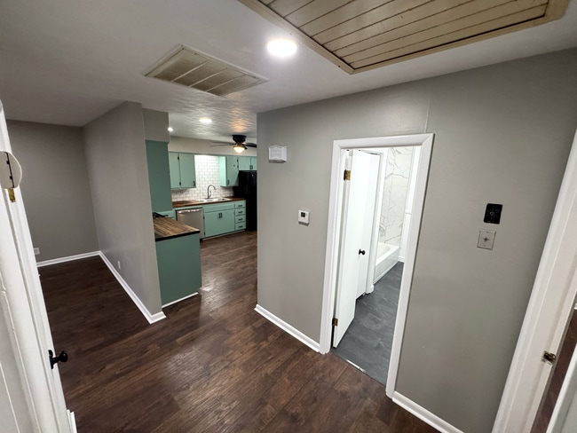 Photo - 908 S Crutcher Ave