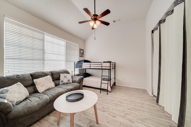 Photo - 4501 Westbriar Ln Unit ID1056387P