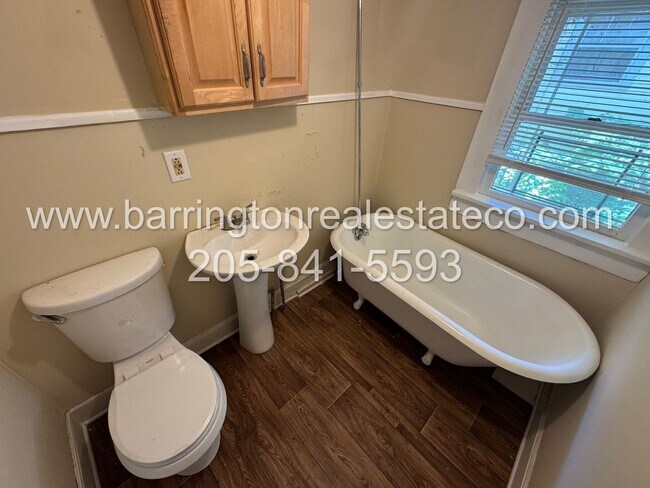 Photo - 1917 Holbrook Ave