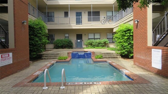 Building Photo - 106 E 30th St Unit 306