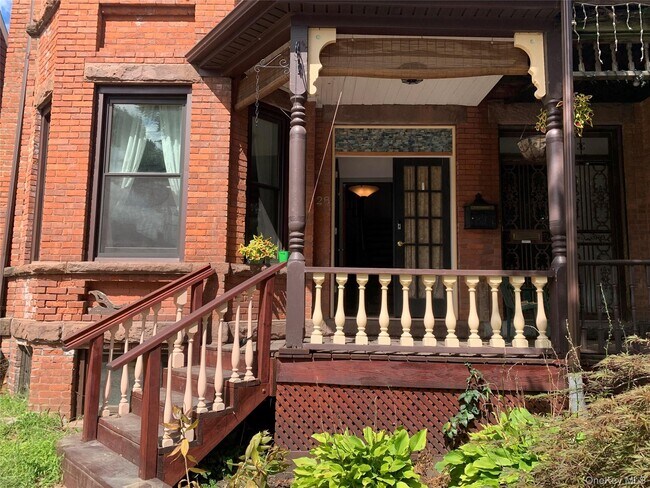 Building Photo - 28 Courtney Ave Rental