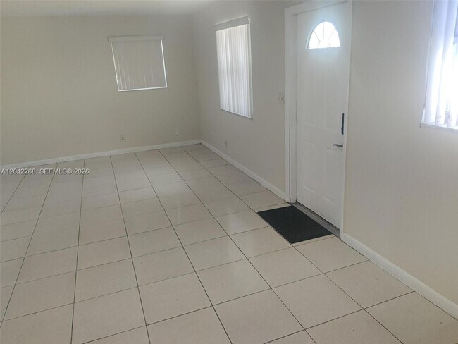 Photo - 844 SW 10th St Unit 3