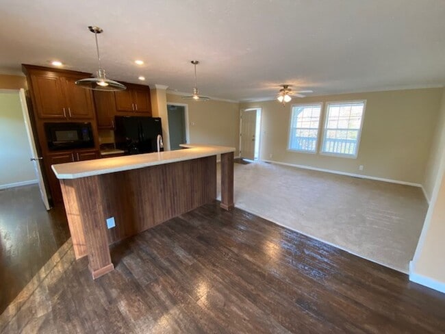 Photo - SUBLEASE through May 2026 3 Bedroom 2 Bath-Beautiful Views