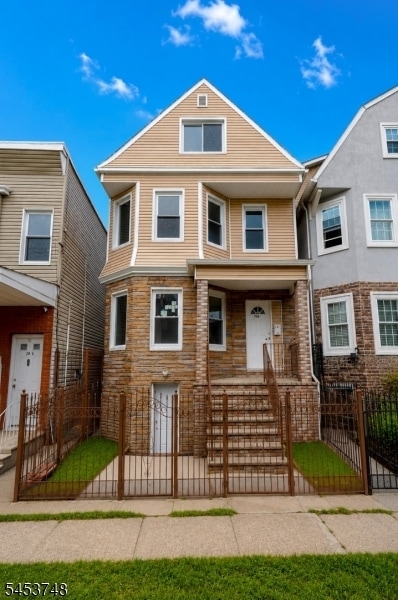 Building Photo - 734 Summer Ave Unit 1