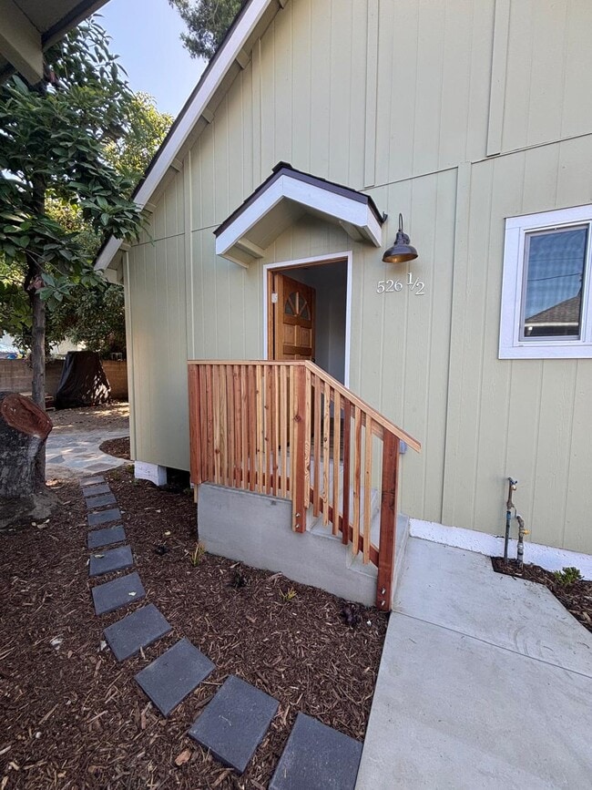 Building Photo - 526 W 49th St Unit #526 1-2 Rental