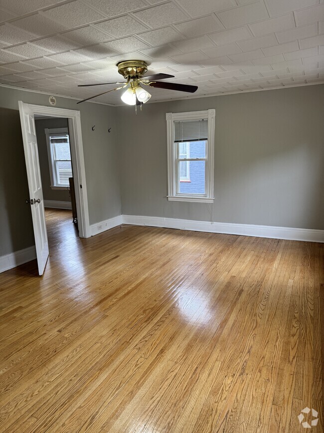 Building Photo - 133 N Main St Unit Upper Rental