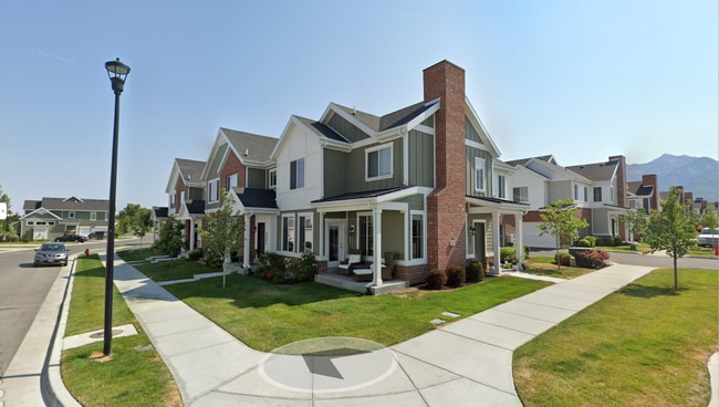 Front view. End unit - 757 E Oakhampton Dr