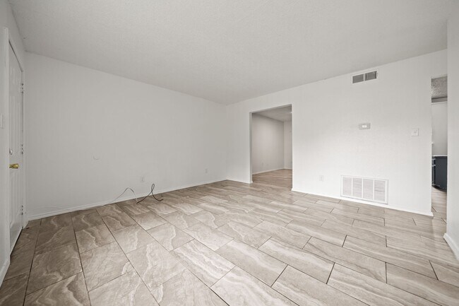 Photo - 3 Bedroom, 1.5 Bath Apartment for Rent – Waldron, AR Unit 9 - 825 So Elm St