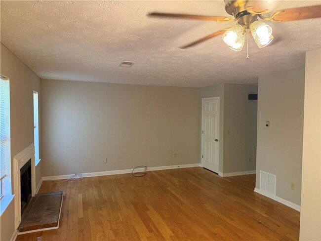 Photo - 1695 Cedar Bluff Way