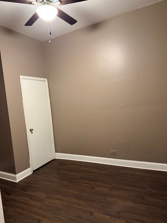 Photo - 635 W 62nd St Unidad 2