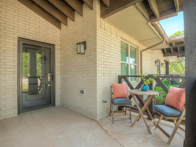 2224 Kavanaugh Blvd