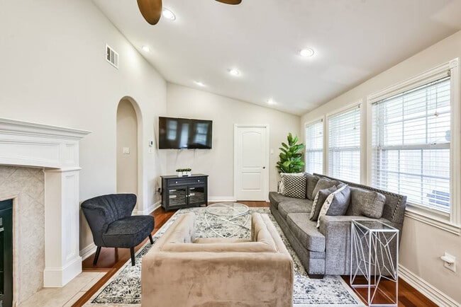 Building Photo - 9712 Long Branch Ln Unit ID1316397P