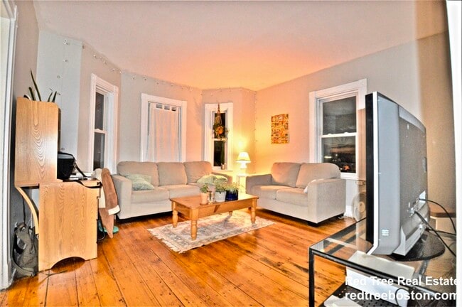 Building Photo - 201 Hillside St Unit 3