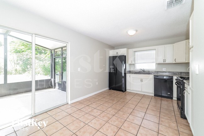 Photo - 945 Kenbar St