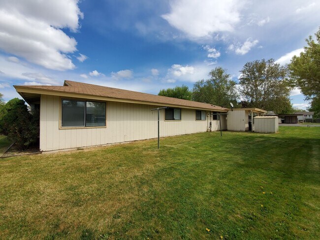 Photo - 1921-1923 Luther Pl