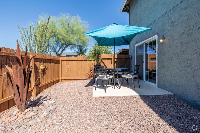 3BR, 2BA - 1,100SF - Patio
