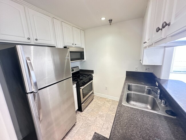 Photo - 1771 Beloit Ave