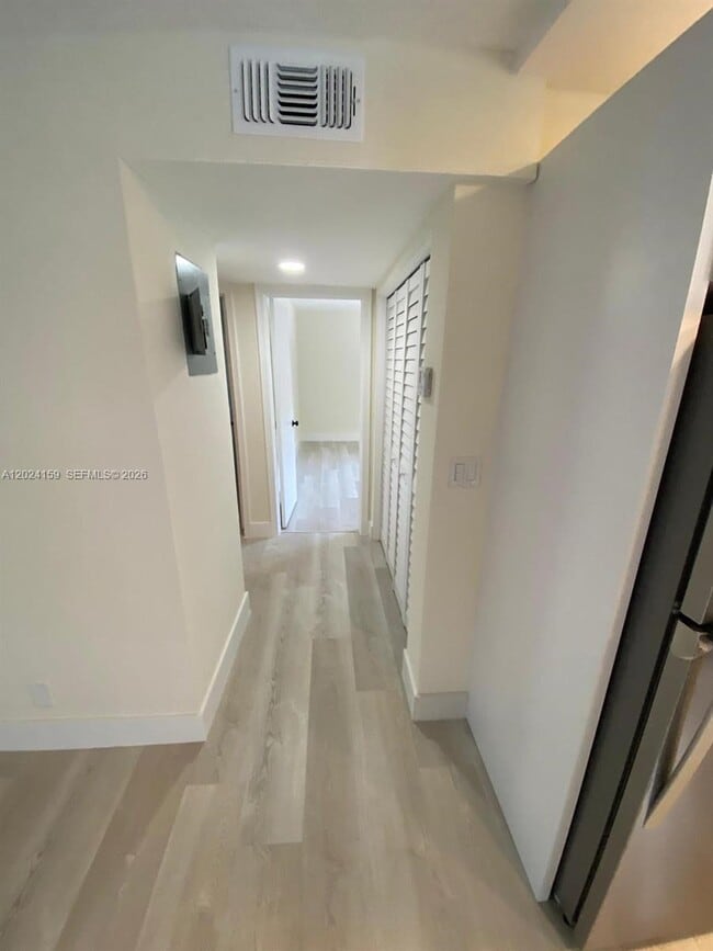 Photo - 615 NE 26th St Unidad 7