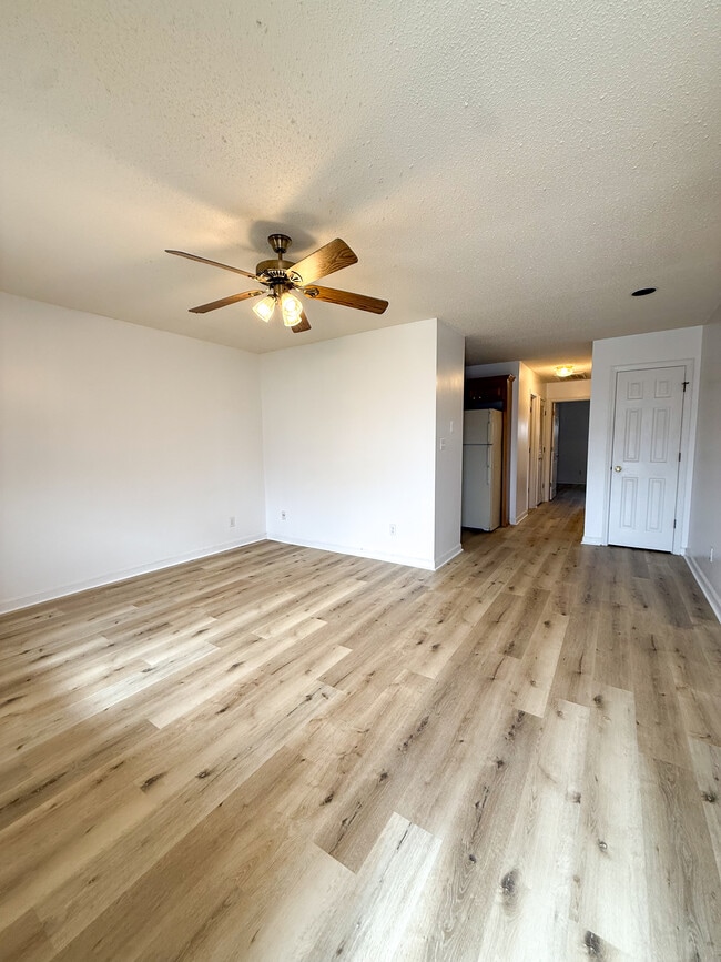 Building Photo - 409 E Roosevelt Ave Unit B