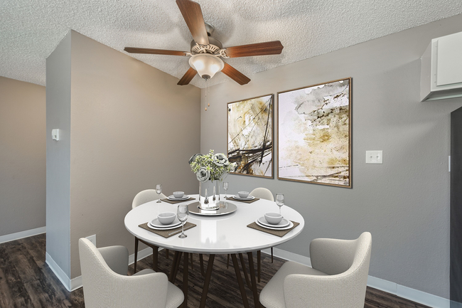 Cozy Dining Area - Florida Station Apartments