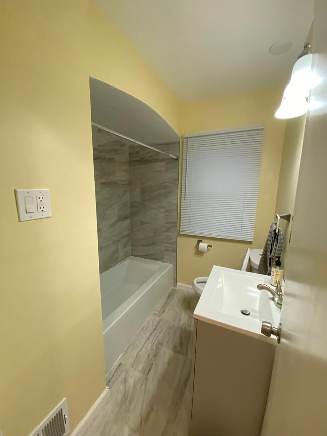 Photo - 776 John Daly St