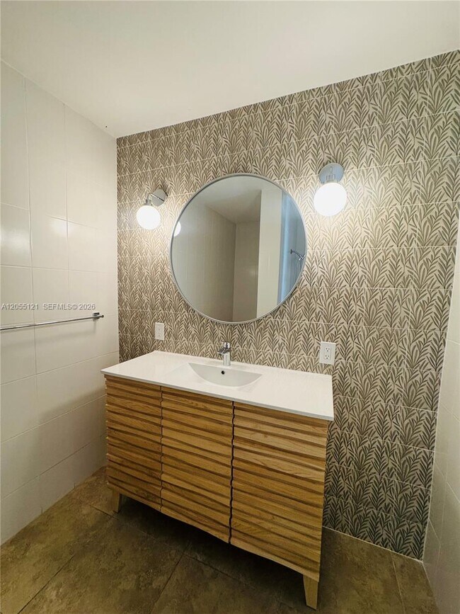 Photo - 2816 Pine Tree Dr Unit 3